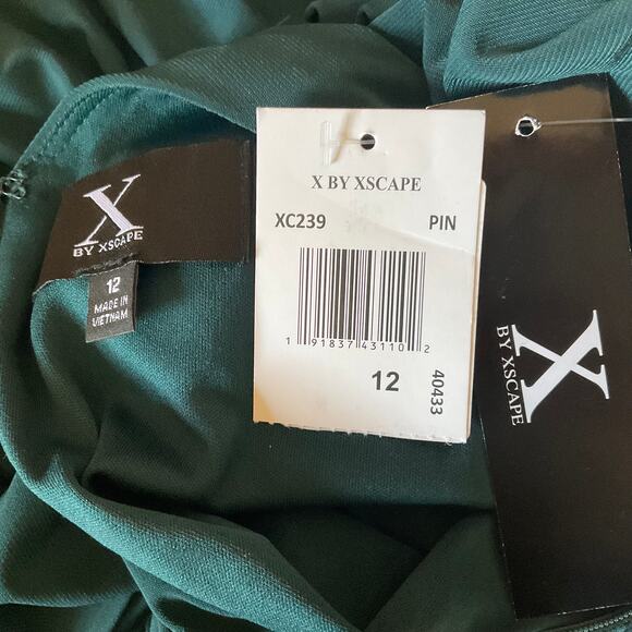 XSCAPE Long Sleeve Column Evening Gown Green Size 12 Thigh Slit Formal Dress - Picture 10 of 14